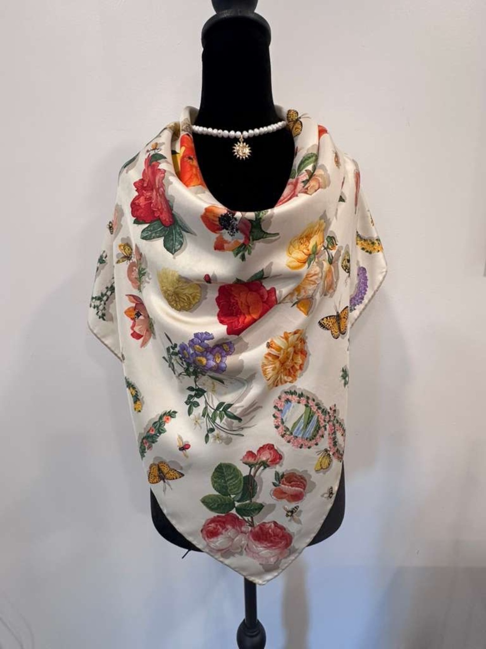 Gucci Silk Scarf White Floral Hand Rolled Made in Italy